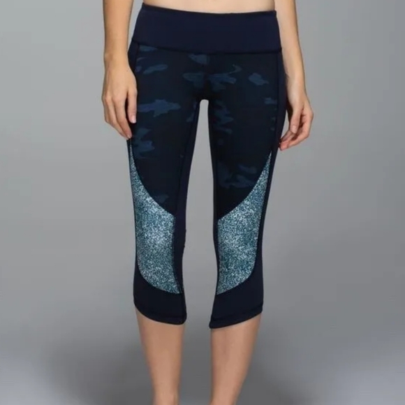 Lululemon Wunder Under Cropped Leggings Navy Blue Camo Size 6 - Picture 3 of 7